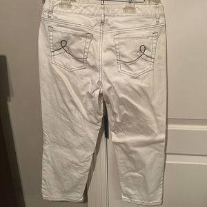 White slim crop jeans